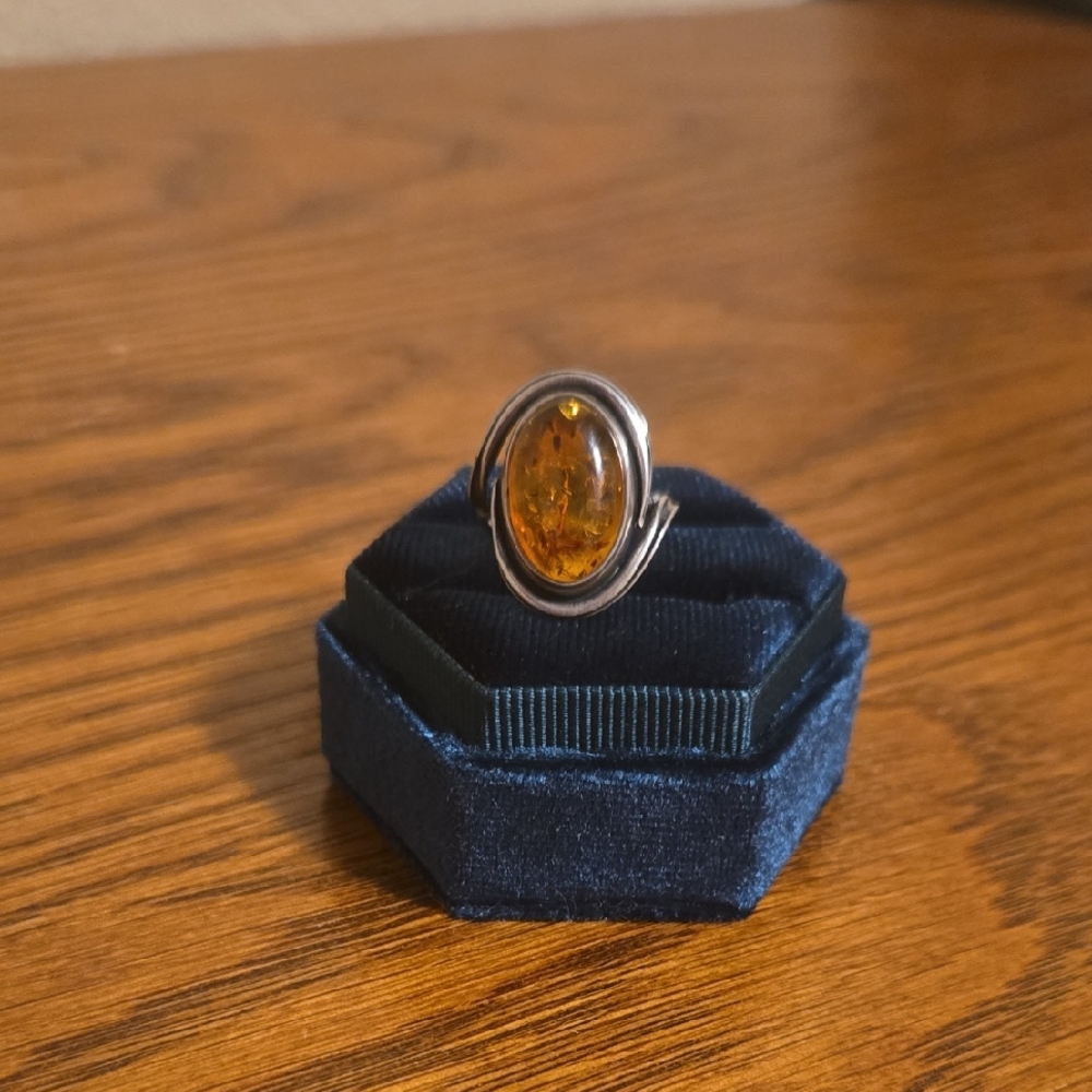 Elegant Silver and Amber Women's Ring